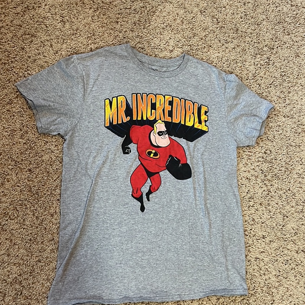 LIKE NEW Disney Pixar “Mr. Incredible” Dad graphic tee perfect for Father’s Day!